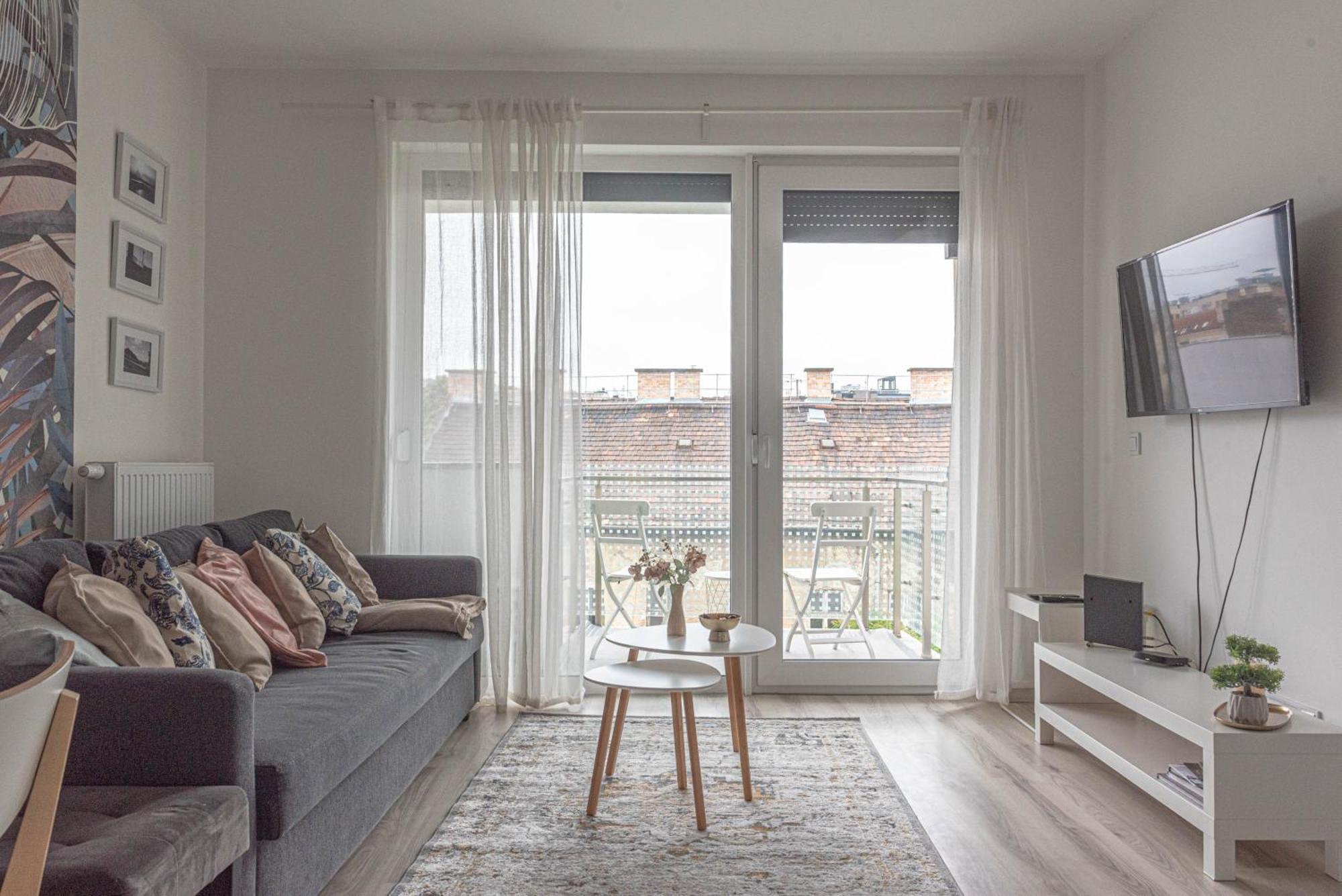 Dob36 Apartment With Free Private Parking And Balcony, Budapest